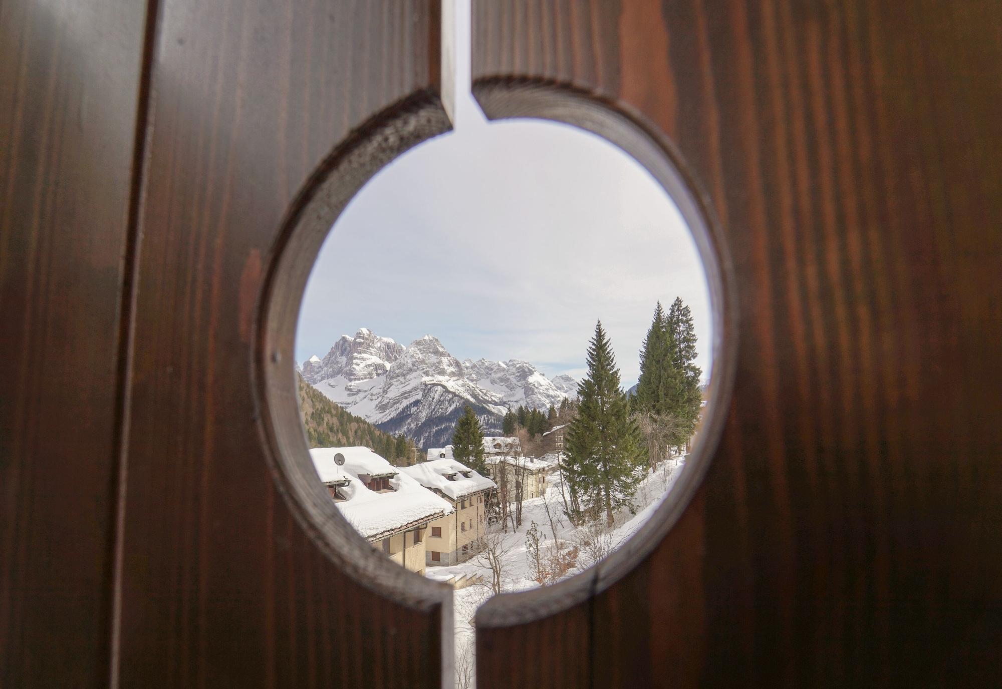 Hotel Perla Madonna di Campiglio Exterior photo